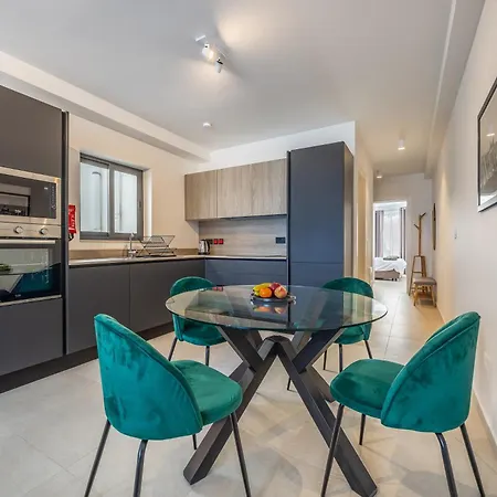 Daire Sunlit Serenity Modern With Views