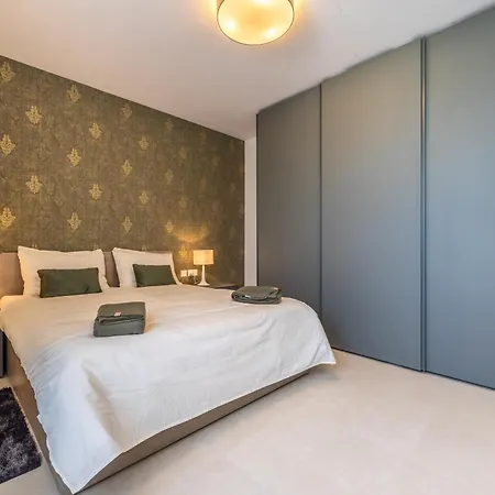 Daire Sunlit Serenity Modern With Views *