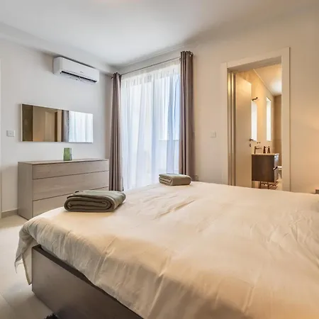 Sunlit Serenity Modern With Views Daire