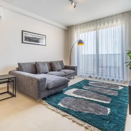 Sunlit Serenity Modern With Views מסידה