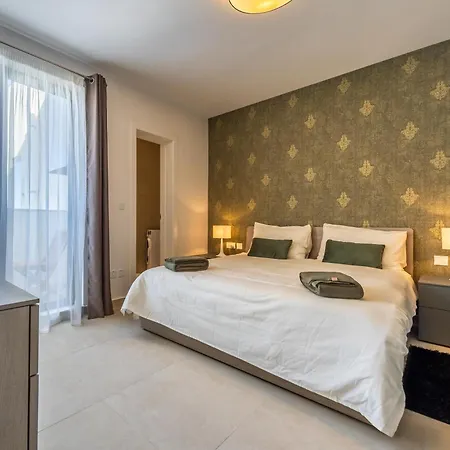 Апартаменты Sunlit Serenity Modern With Views