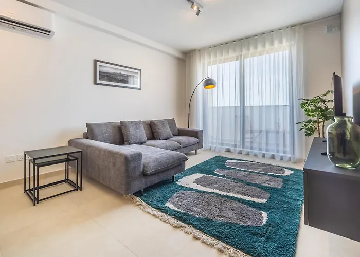 Sunlit Serenity Modern With Views Msida